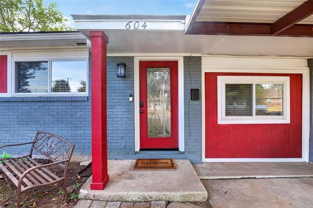 604 SW 14th Street, Moore, OK 73160
