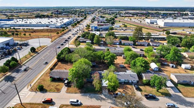 604 SW 14th Street, Moore, OK 73160