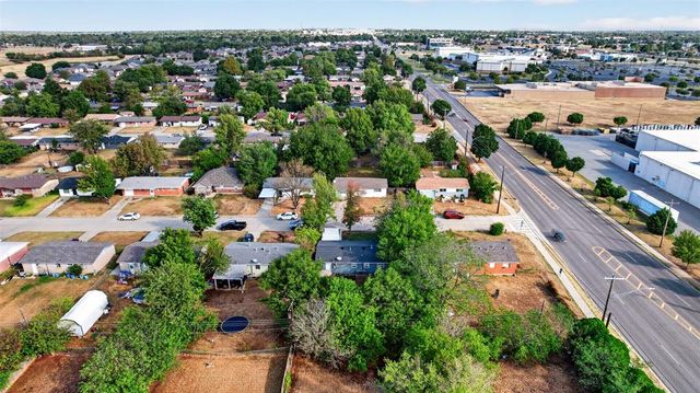 604 SW 14th Street, Moore, OK 73160
