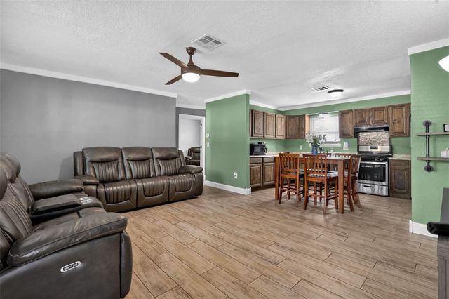 604 SW 14th Street, Moore, OK 73160