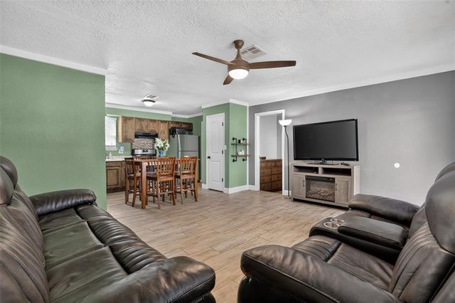 604 SW 14th Street, Moore, OK 73160