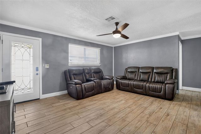 604 SW 14th Street, Moore, OK 73160