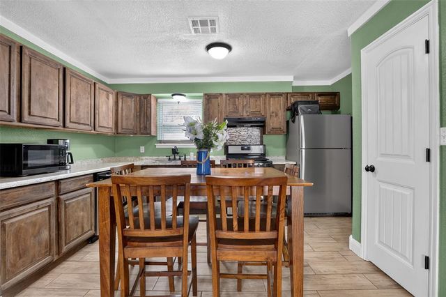 604 SW 14th Street, Moore, OK 73160