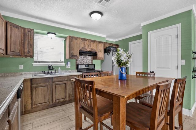 604 SW 14th Street, Moore, OK 73160
