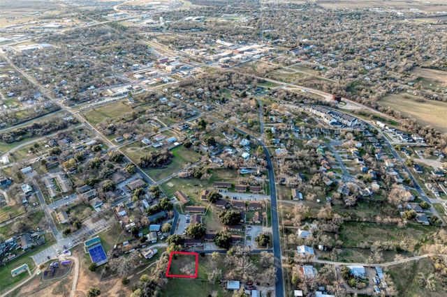 Lot 4 E Alamo ST, Elgin, TX 78621