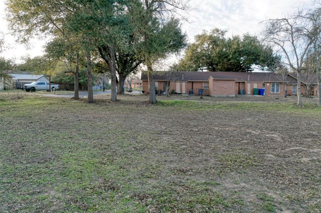 Lot 4 E Alamo ST, Elgin, TX 78621