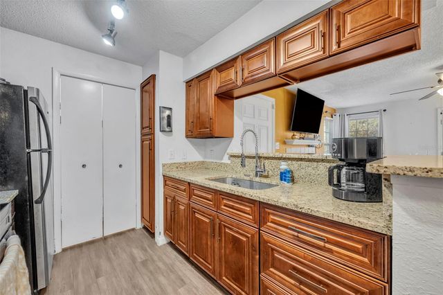 5600 DEVONBRIAR WAY N203, Orlando, FL 32822