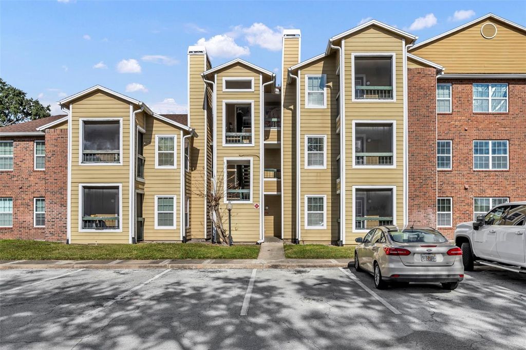 5600 DEVONBRIAR WAY N203, Orlando, FL 32822