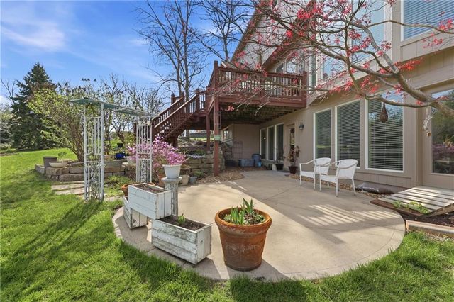 9227 Redbud Lane, Lenexa, KS 66220