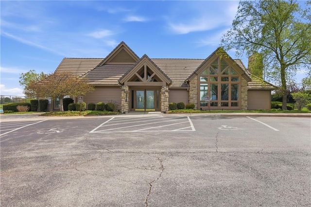 9227 Redbud Lane, Lenexa, KS 66220