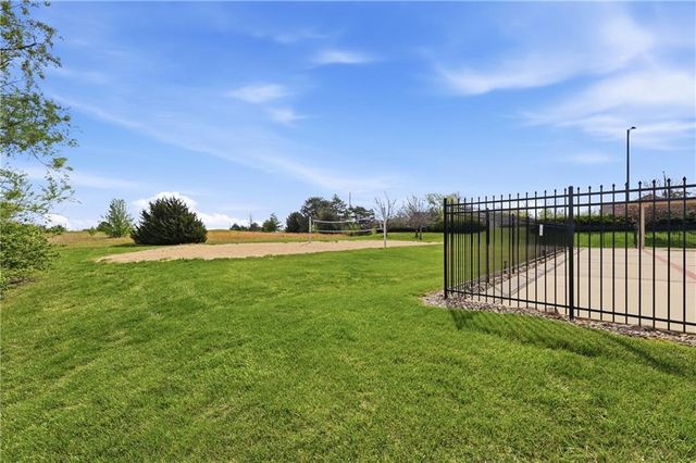 9227 Redbud Lane, Lenexa, KS 66220