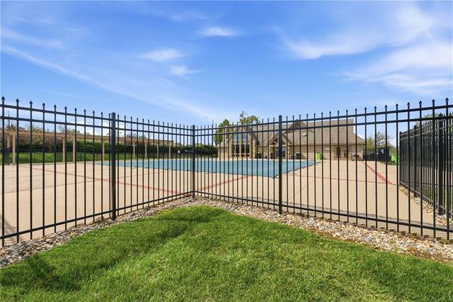 9227 Redbud Lane, Lenexa, KS 66220