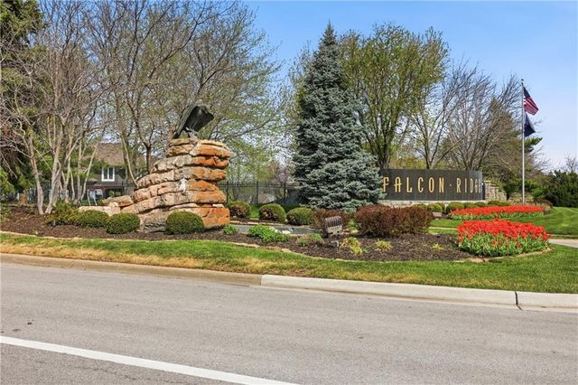 9227 Redbud Lane, Lenexa, KS 66220