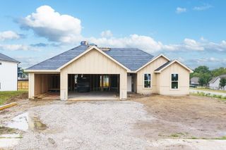 2706 Stone Creek Avenue, Tonganoxie, KS 66086