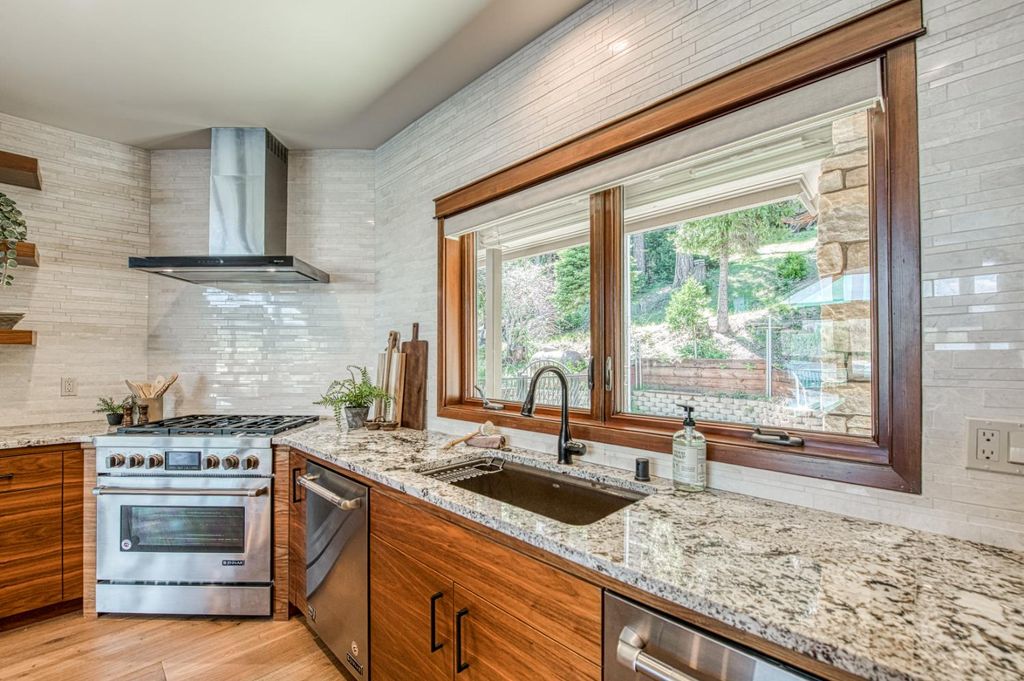 Image 13 of property listing at 44687 Lakeview, Shaver Lake, CA 93664