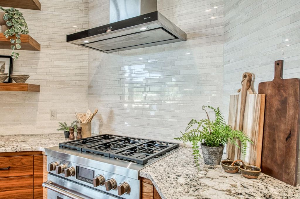 Image 14 of property listing at 44687 Lakeview, Shaver Lake, CA 93664