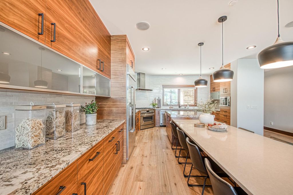 Image 18 of property listing at 44687 Lakeview, Shaver Lake, CA 93664