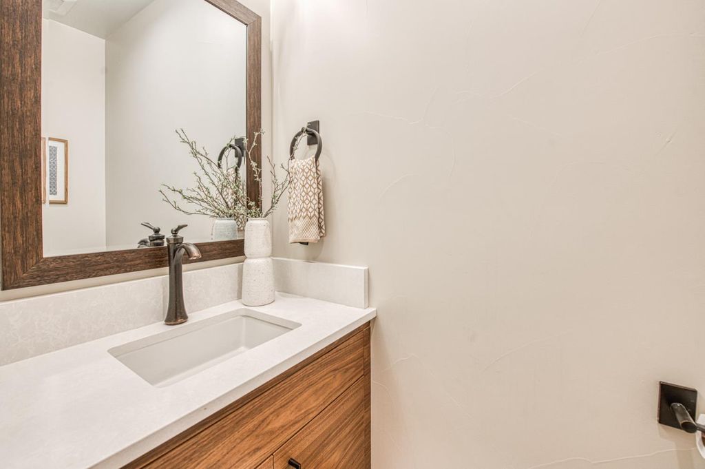 Image 21 of property listing at 44687 Lakeview, Shaver Lake, CA 93664