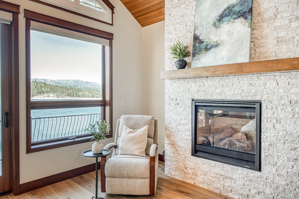 Image 25 of property listing at 44687 Lakeview, Shaver Lake, CA 93664