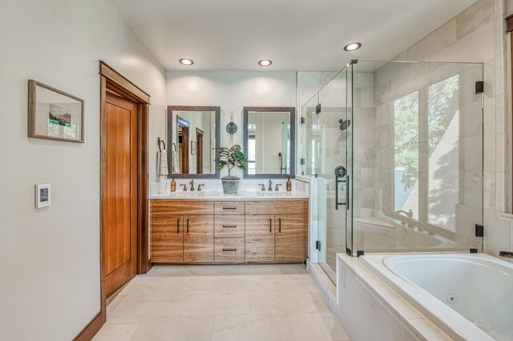 Image 27 of property listing at 44687 Lakeview, Shaver Lake, CA 93664