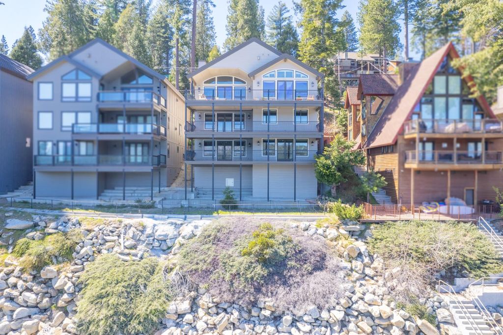 Image 3 of property listing at 44687 Lakeview, Shaver Lake, CA 93664