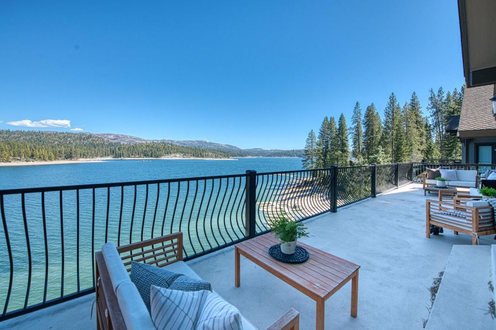 Image 31 of property listing at 44687 Lakeview, Shaver Lake, CA 93664