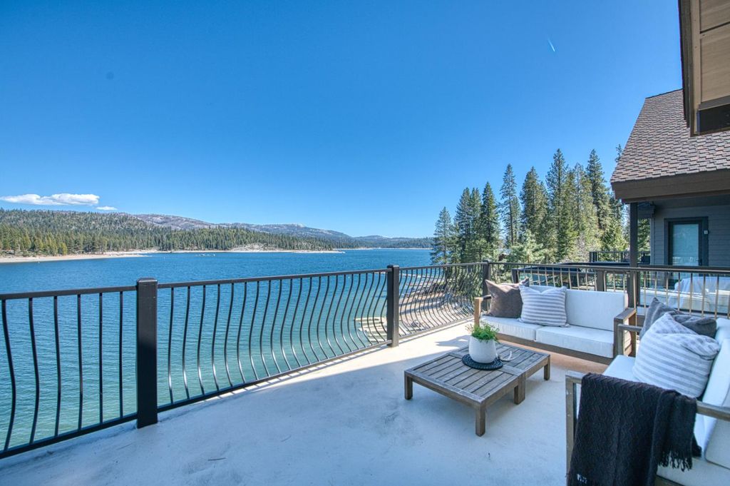 Image 32 of property listing at 44687 Lakeview, Shaver Lake, CA 93664