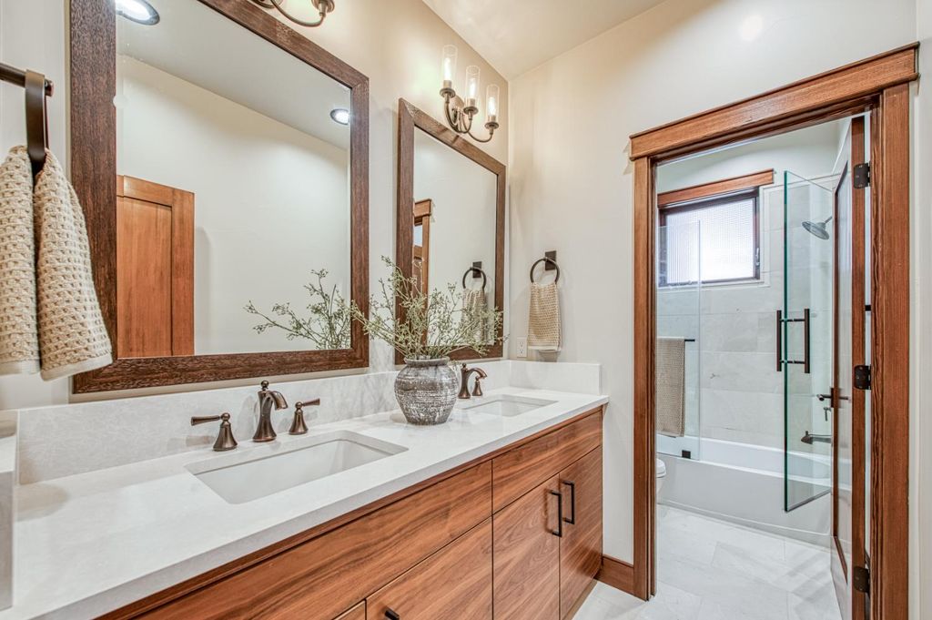 Image 41 of property listing at 44687 Lakeview, Shaver Lake, CA 93664