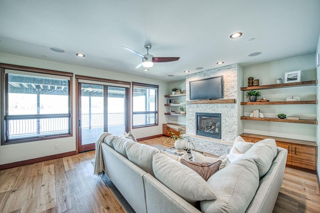 Image 45 of property listing at 44687 Lakeview, Shaver Lake, CA 93664