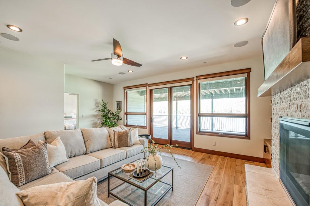 Image 48 of property listing at 44687 Lakeview, Shaver Lake, CA 93664