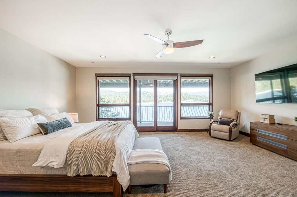 Image 50 of property listing at 44687 Lakeview, Shaver Lake, CA 93664