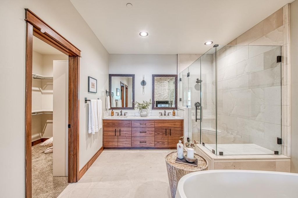 Image 54 of property listing at 44687 Lakeview, Shaver Lake, CA 93664