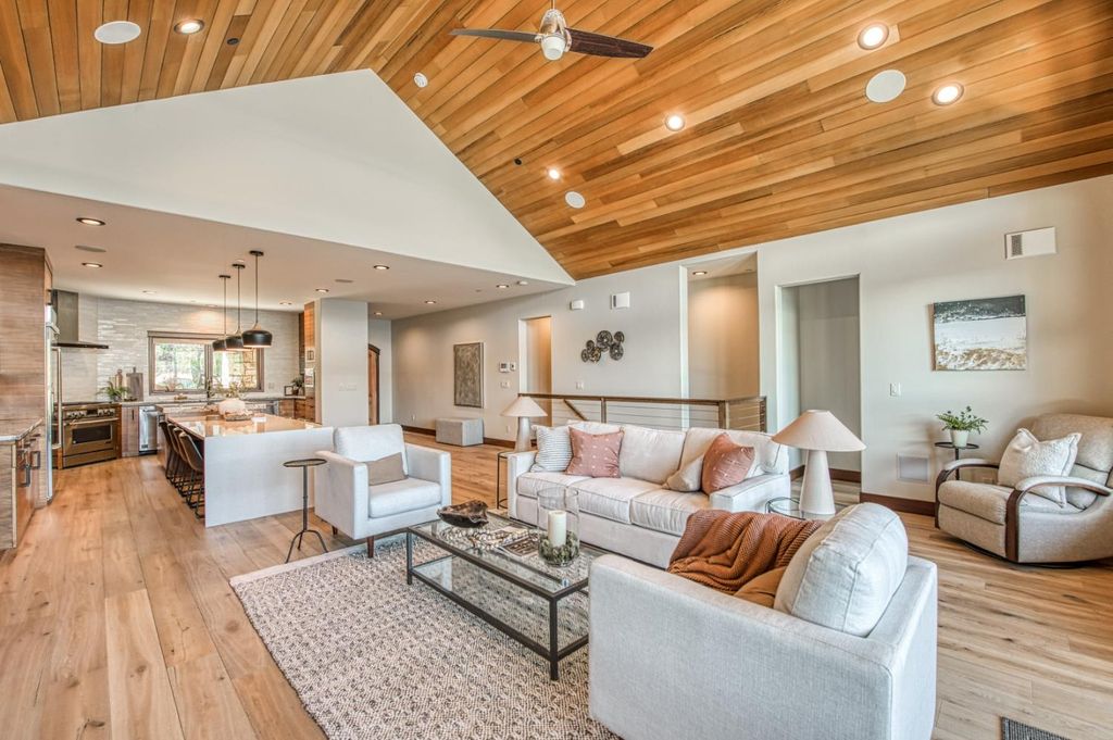 Image 8 of property listing at 44687 Lakeview, Shaver Lake, CA 93664