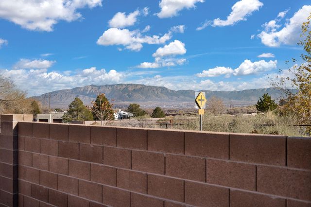 7456 Longview Drive NW, Albuquerque, NM 87120