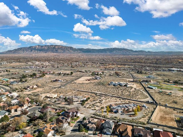 7456 Longview Drive NW, Albuquerque, NM 87120