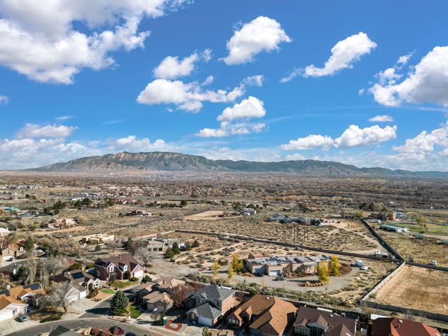 7456 Longview Drive NW, Albuquerque, NM 87120