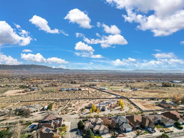 7456 Longview Drive NW, Albuquerque, NM 87120