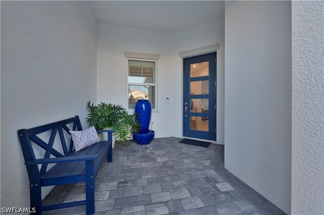 9083 Saint Lucia DR, Naples, FL 34114