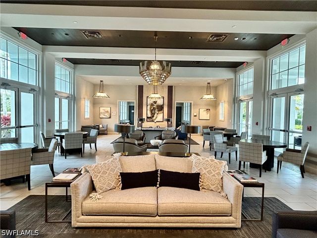 9083 Saint Lucia DR, Naples, FL 34114