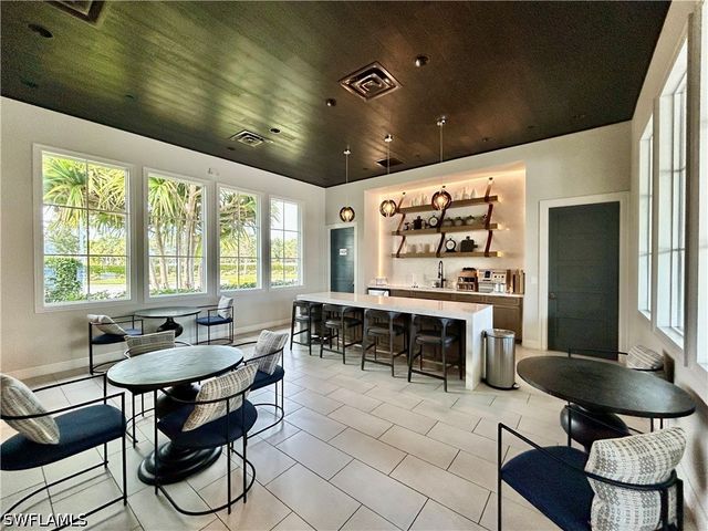 9083 Saint Lucia DR, Naples, FL 34114