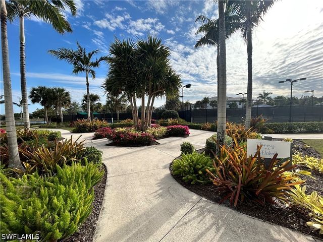 9083 Saint Lucia DR, Naples, FL 34114