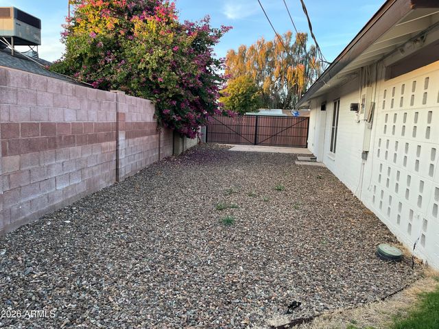 3301 W BELMONT Avenue, Phoenix, AZ 85051