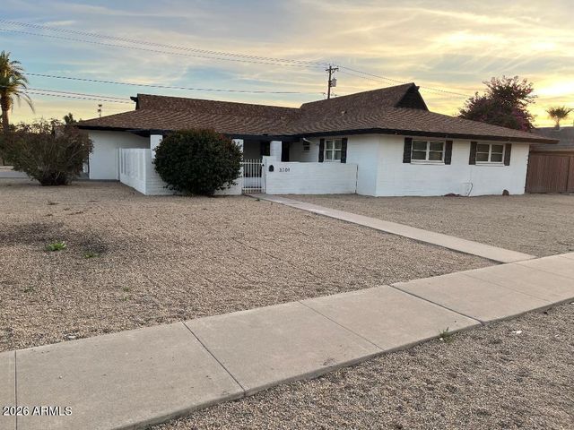 3301 W BELMONT Avenue, Phoenix, AZ 85051