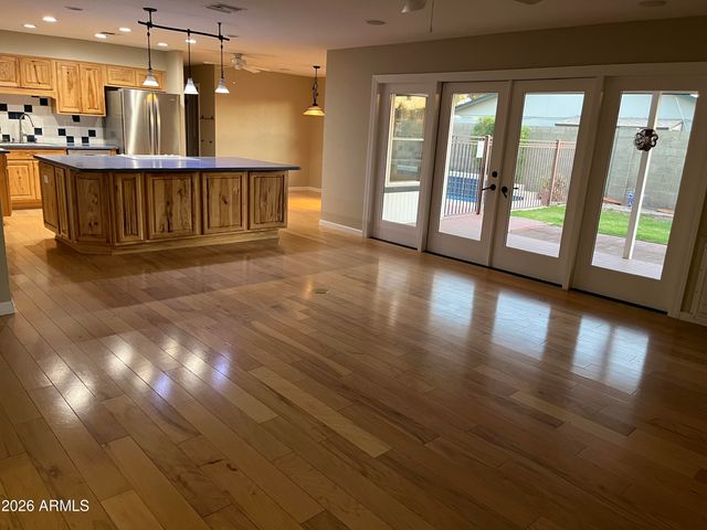 3301 W BELMONT Avenue, Phoenix, AZ 85051