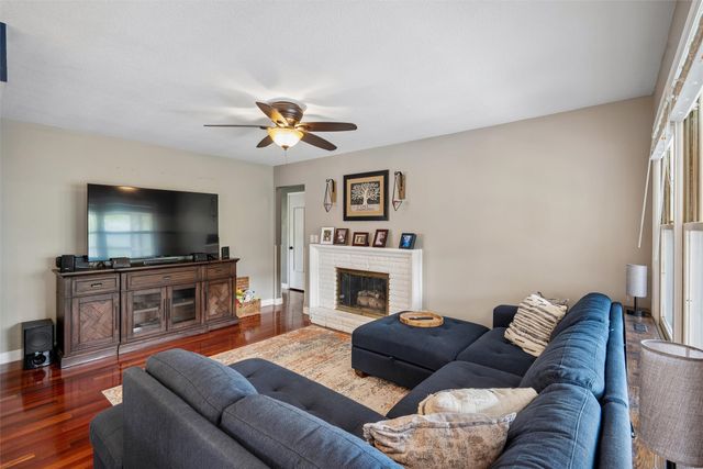1167 20th Place, West Des Moines, IA 50265
