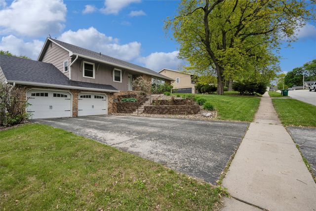 1167 20th Place, West Des Moines, IA 50265
