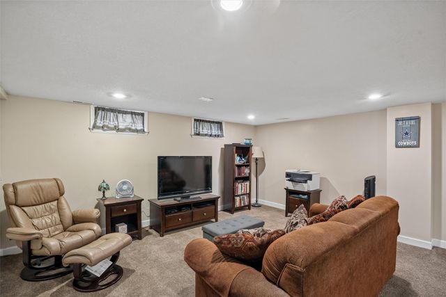 1167 20th Place, West Des Moines, IA 50265