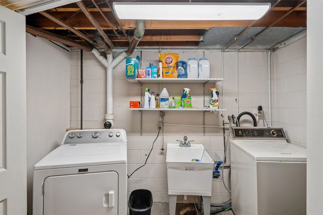1167 20th Place, West Des Moines, IA 50265
