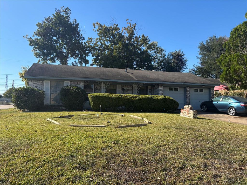 13026 Glenwyck Street, Houston, TX 77045