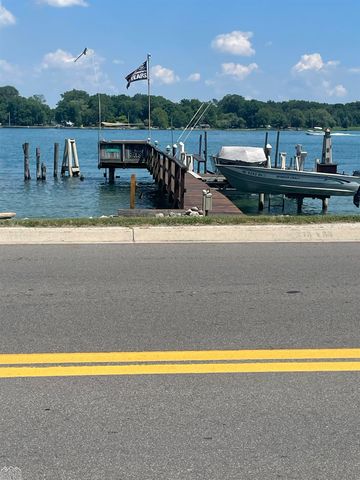 2567 St. Clair River Drive, Algonac, MI 48001